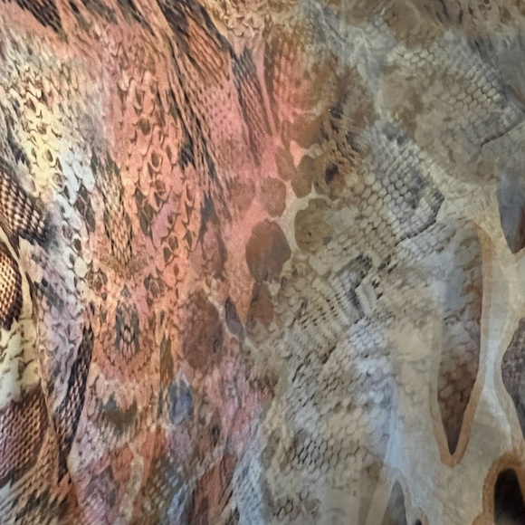 LINDA SEGAL WOMENS GORGEOUS ABSTRACT SHORT DRAPED SLEEVES TOP SIZE MEDIUM - Picture 12 of 12